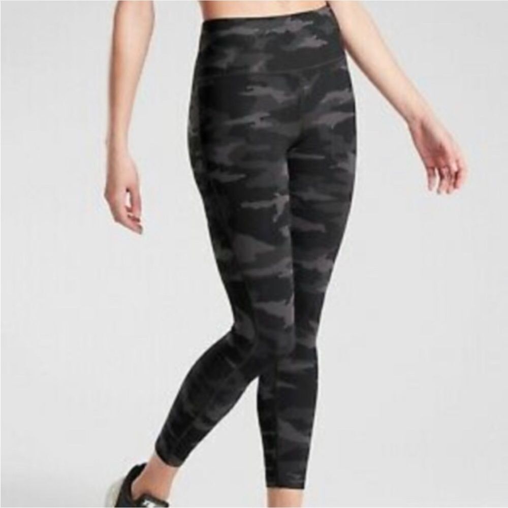 ATHLETA ULTIMATE CAMO 7/8 TIGHTS MEDIUM